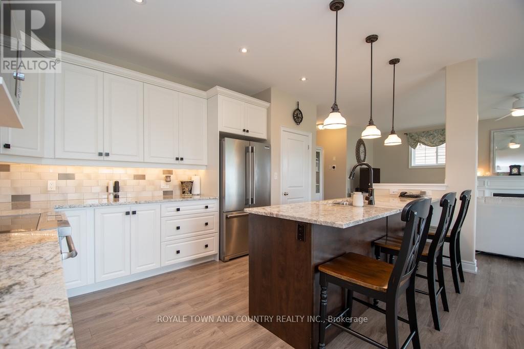 10 Silverbrook Avenue, Kawartha Lakes (Lindsay), Ontario  K9V 0L9 - Photo 12 - X12229134