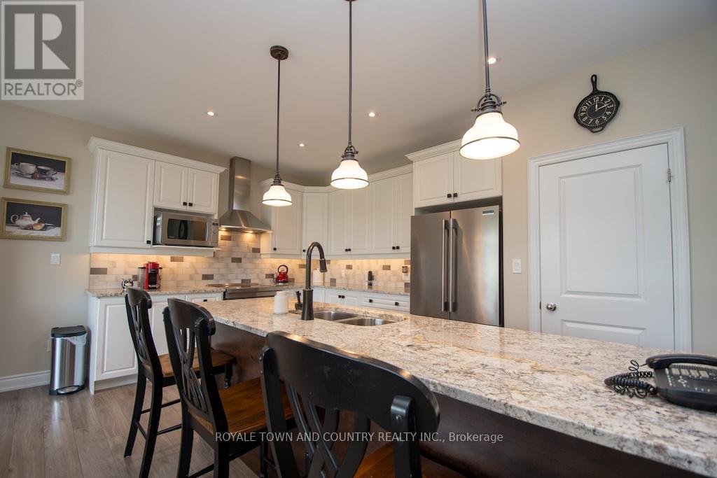 10 Silverbrook Avenue, Kawartha Lakes (Lindsay), Ontario  K9V 0L9 - Photo 15 - X12229134