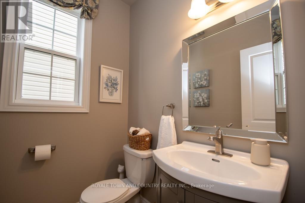 10 Silverbrook Avenue, Kawartha Lakes (Lindsay), Ontario  K9V 0L9 - Photo 18 - X12229134