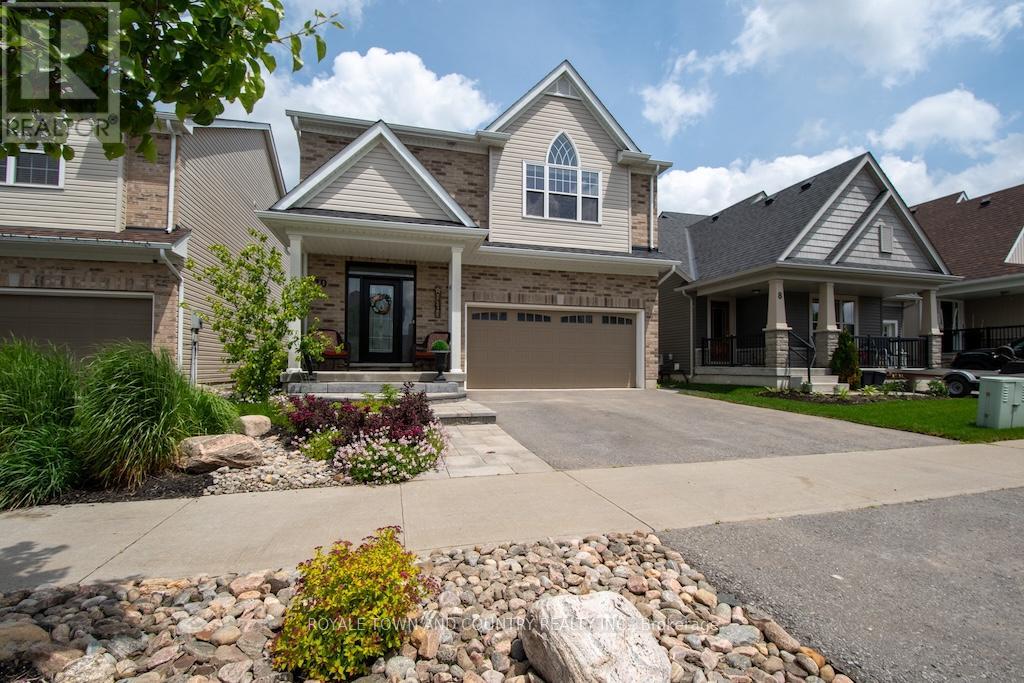 10 Silverbrook Avenue, Kawartha Lakes (Lindsay), Ontario  K9V 0L9 - Photo 2 - X12229134
