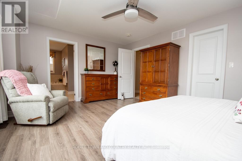 10 Silverbrook Avenue, Kawartha Lakes (Lindsay), Ontario  K9V 0L9 - Photo 22 - X12229134
