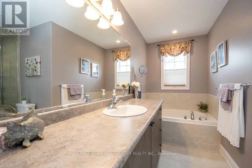 10 Silverbrook Avenue, Kawartha Lakes (Lindsay), Ontario  K9V 0L9 - Photo 23 - X12229134
