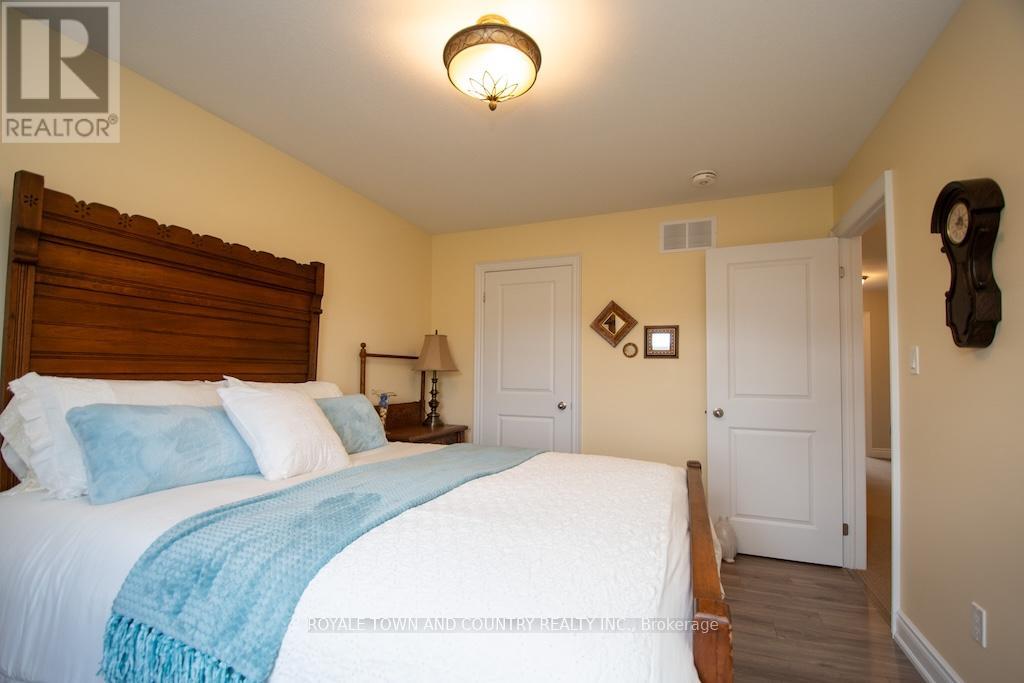 10 Silverbrook Avenue, Kawartha Lakes (Lindsay), Ontario  K9V 0L9 - Photo 27 - X12229134