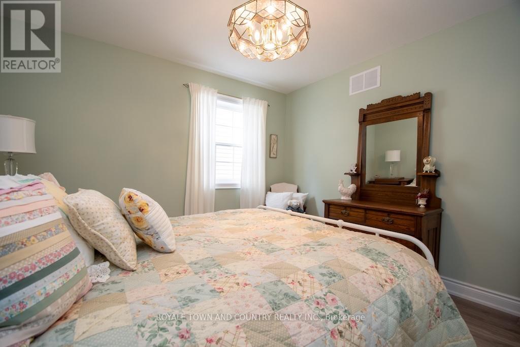 10 Silverbrook Avenue, Kawartha Lakes (Lindsay), Ontario  K9V 0L9 - Photo 31 - X12229134