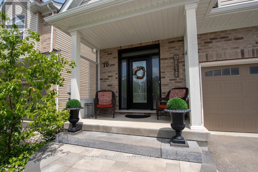 10 Silverbrook Avenue, Kawartha Lakes (Lindsay), Ontario  K9V 0L9 - Photo 4 - X12229134