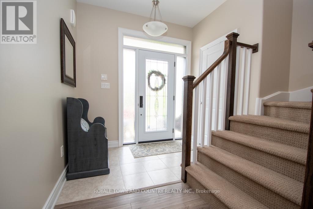 10 Silverbrook Avenue, Kawartha Lakes (Lindsay), Ontario  K9V 0L9 - Photo 5 - X12229134
