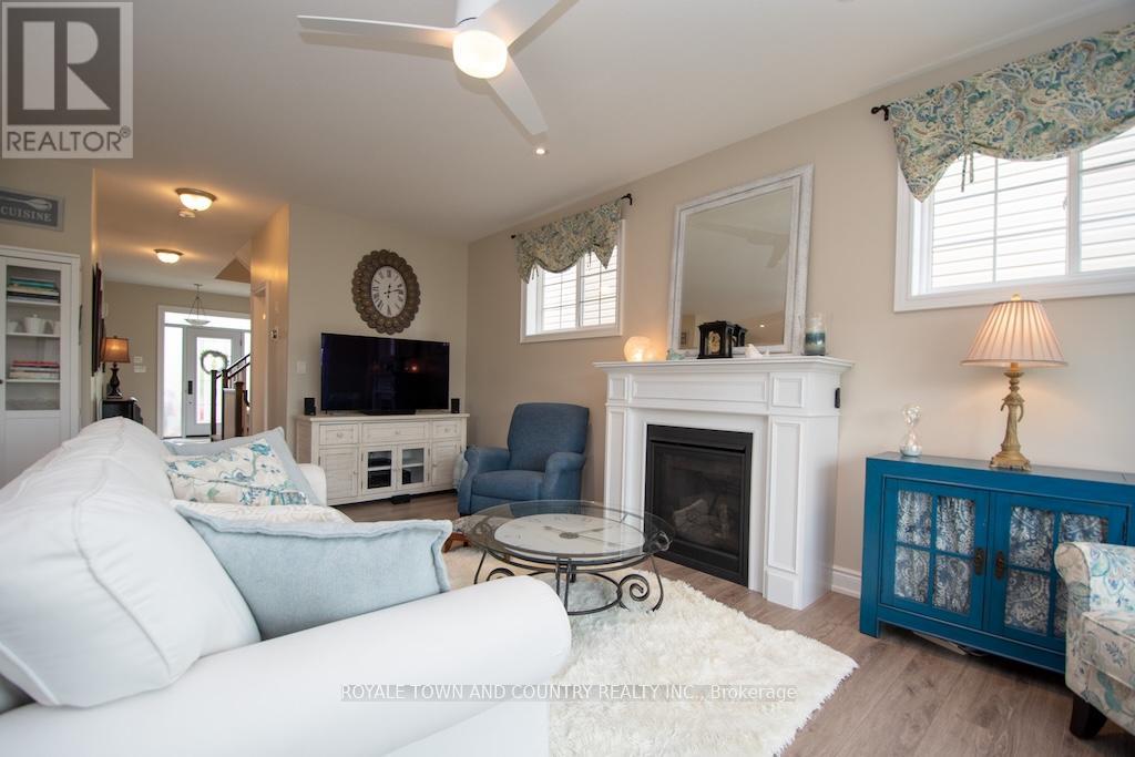 10 Silverbrook Avenue, Kawartha Lakes (Lindsay), Ontario  K9V 0L9 - Photo 8 - X12229134