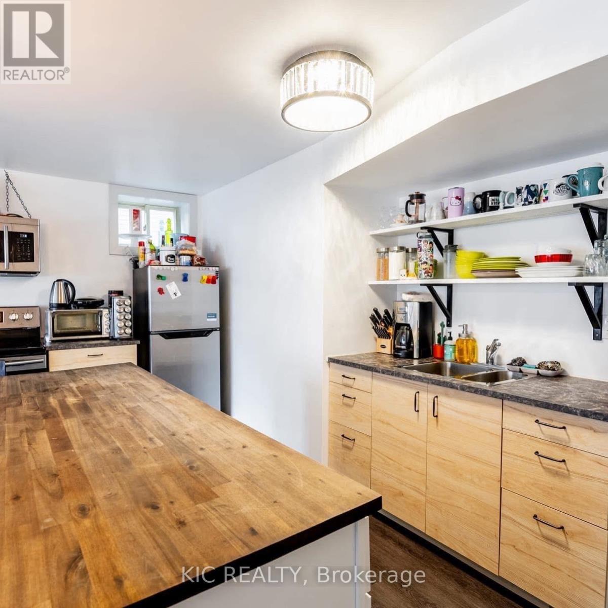 196 Hunter Street E, Peterborough East (Central), Ontario  K9H 1G8 - Photo 8 - X12229227