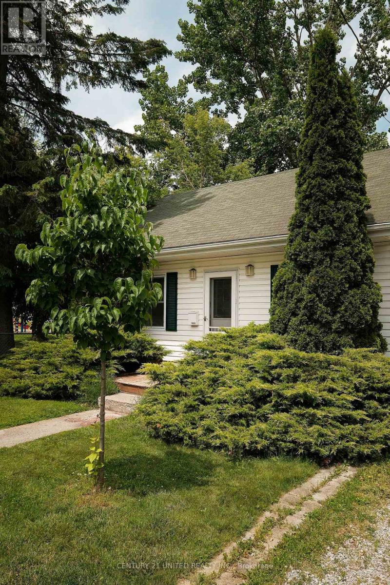 668 Brown Street, Peterborough Central (South), Ontario  K9J 4K5 - Photo 2 - X12229278
