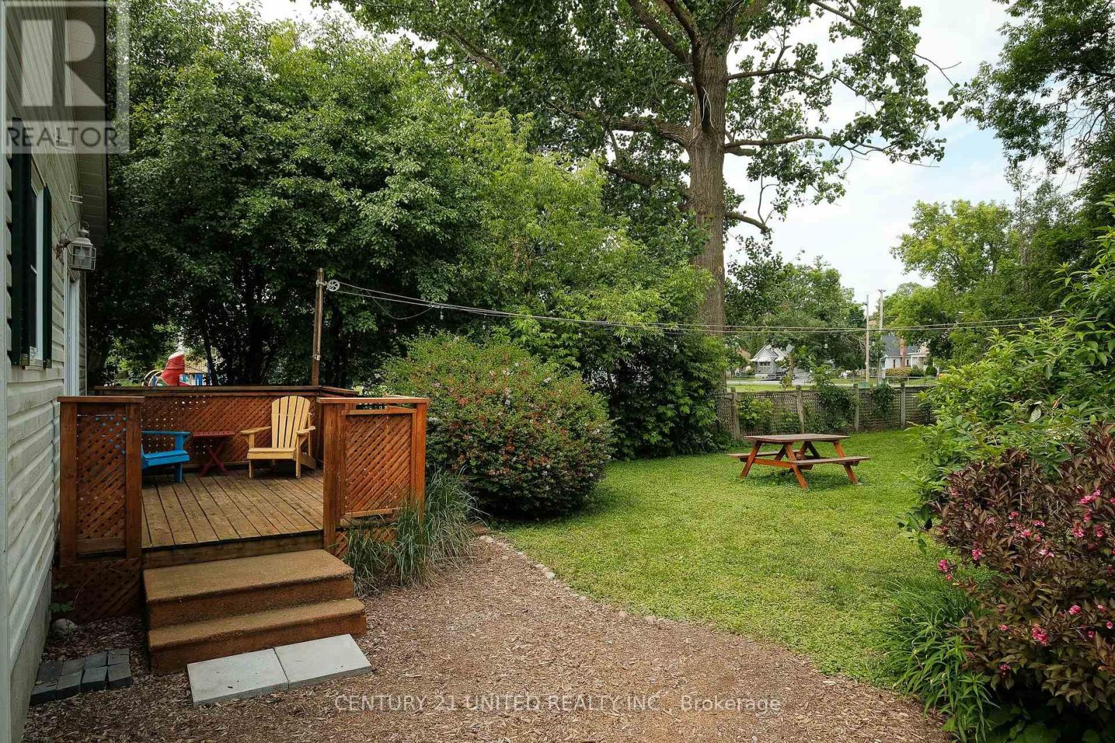 668 Brown Street, Peterborough Central (South), Ontario  K9J 4K5 - Photo 25 - X12229278