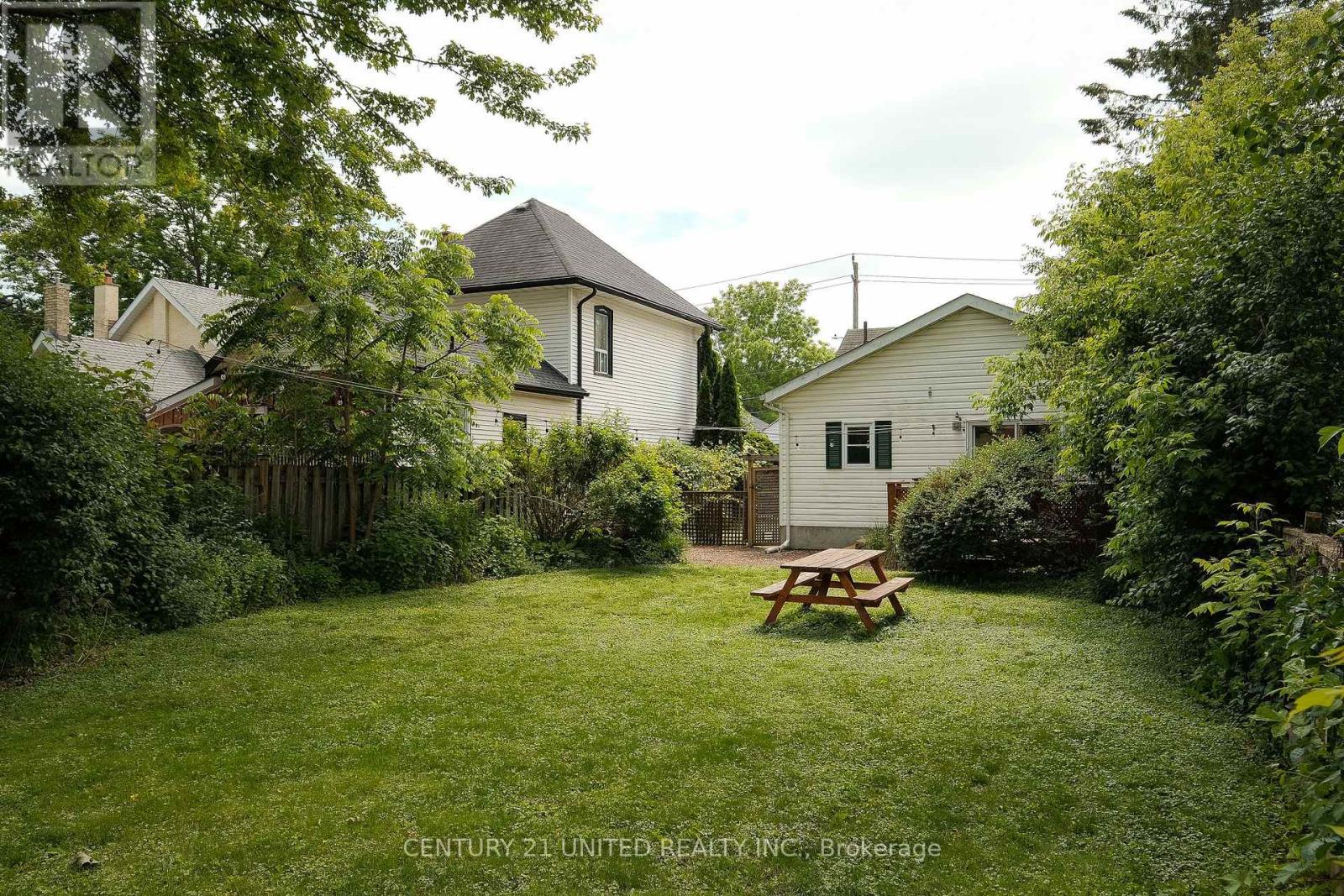 668 Brown Street, Peterborough Central (South), Ontario  K9J 4K5 - Photo 27 - X12229278