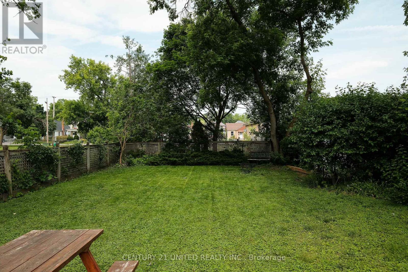 668 Brown Street, Peterborough Central (South), Ontario  K9J 4K5 - Photo 29 - X12229278
