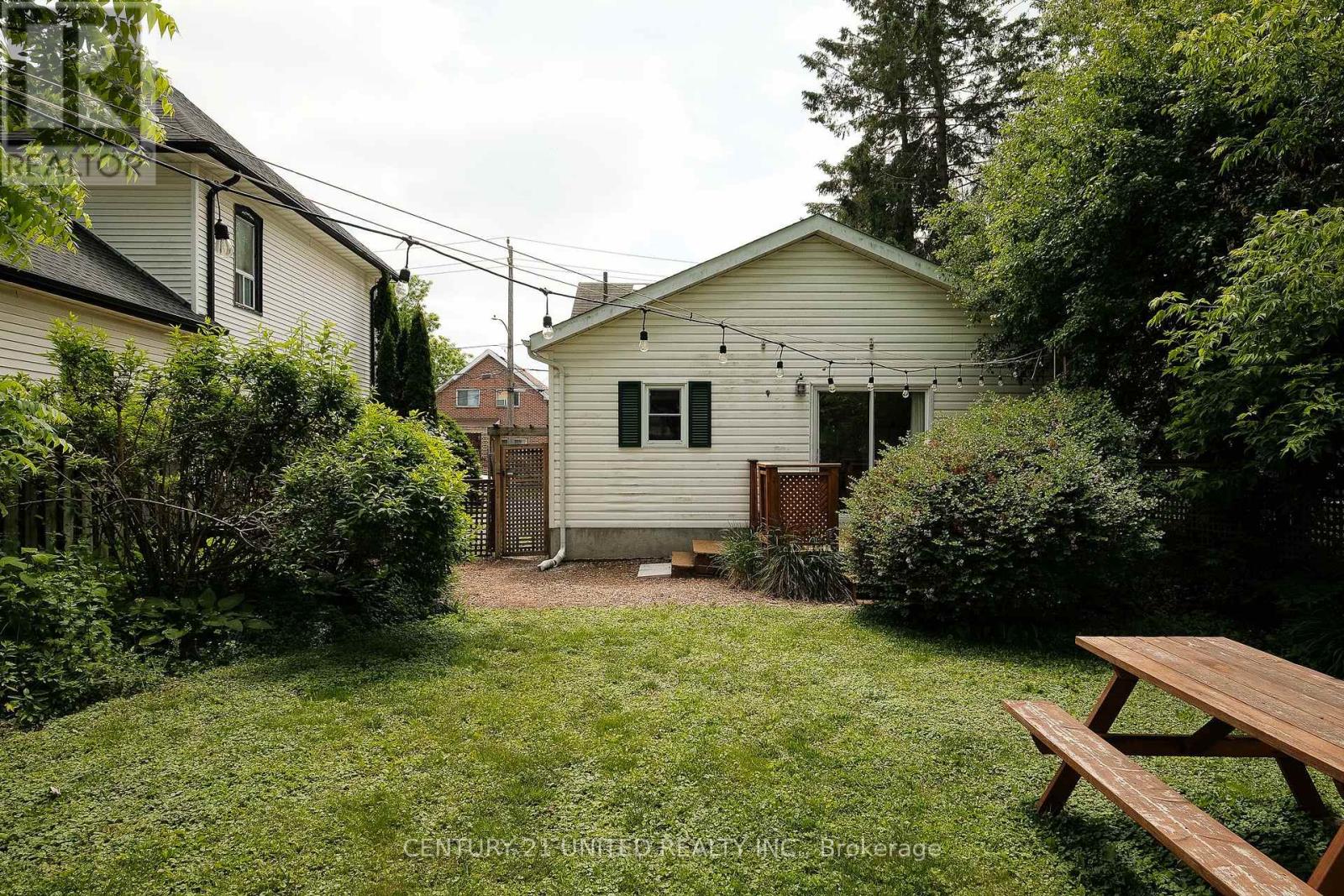 668 Brown Street, Peterborough Central (South), Ontario  K9J 4K5 - Photo 32 - X12229278