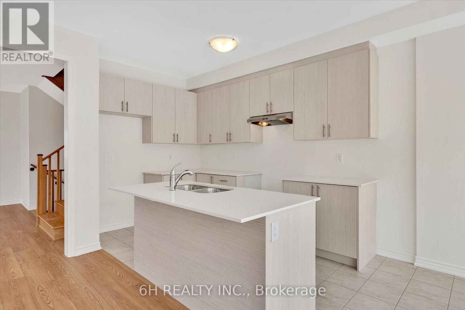 732 Carpenter Trail, Peterborough North (North), Ontario  K9K 0J3 - Photo 11 - X12230877