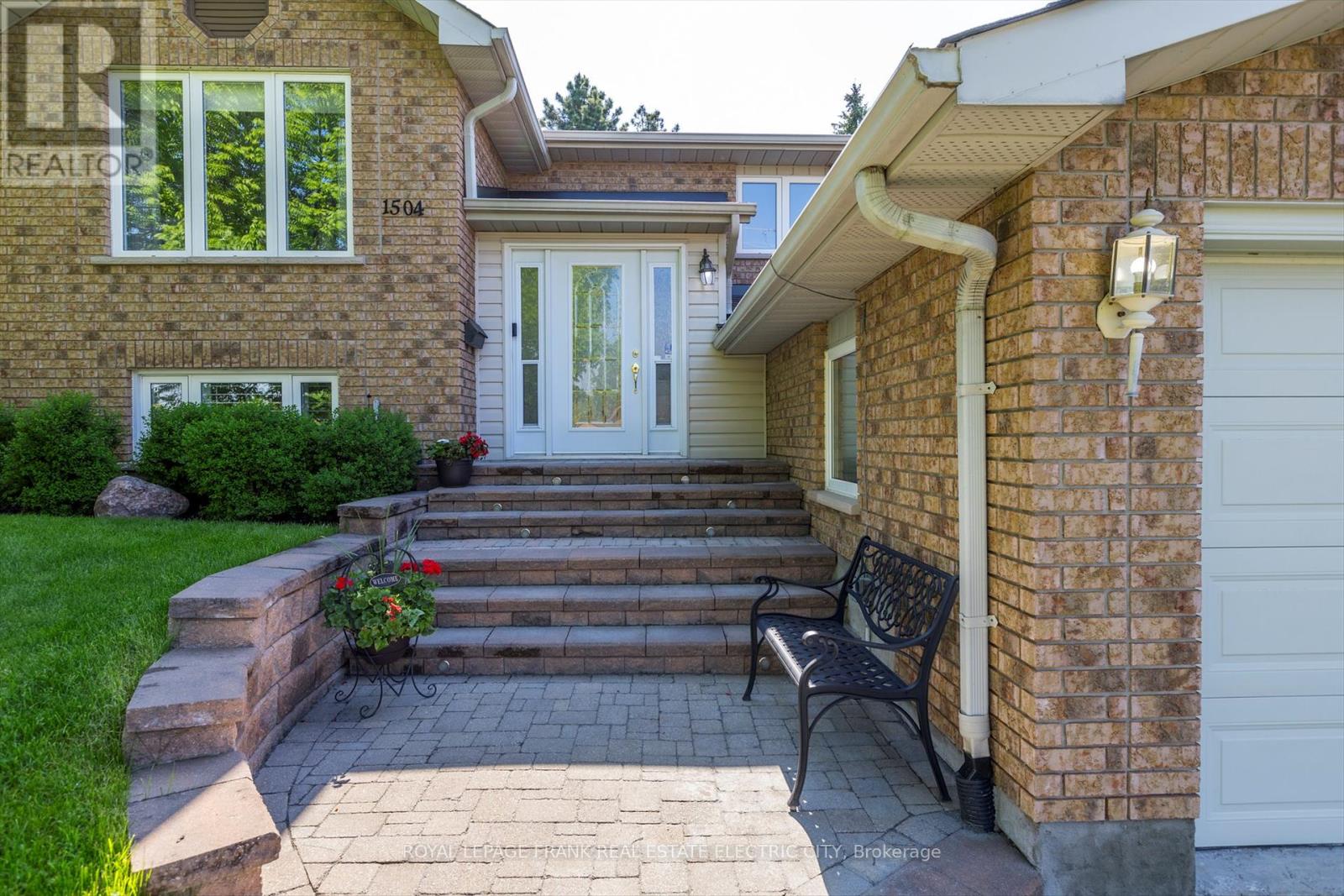 1504 Hetherington Drive, Peterborough North (University Heights), Ontario  K9L 1Y7 - Photo 3 - X12231723