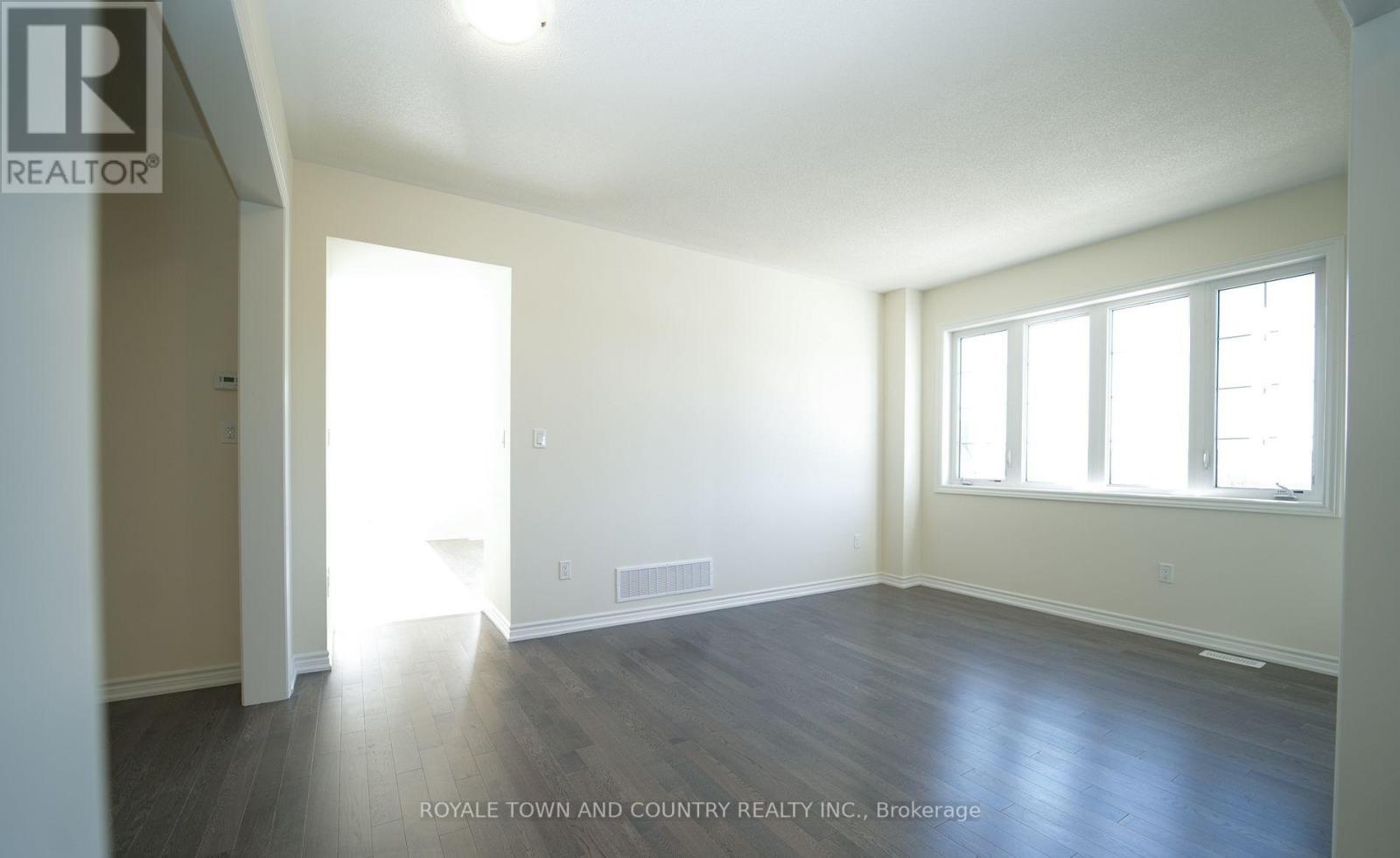 29 Hennessey Crescent, Kawartha Lakes (Lindsay), Ontario  K9V 0P3 - Photo 12 - X12231797