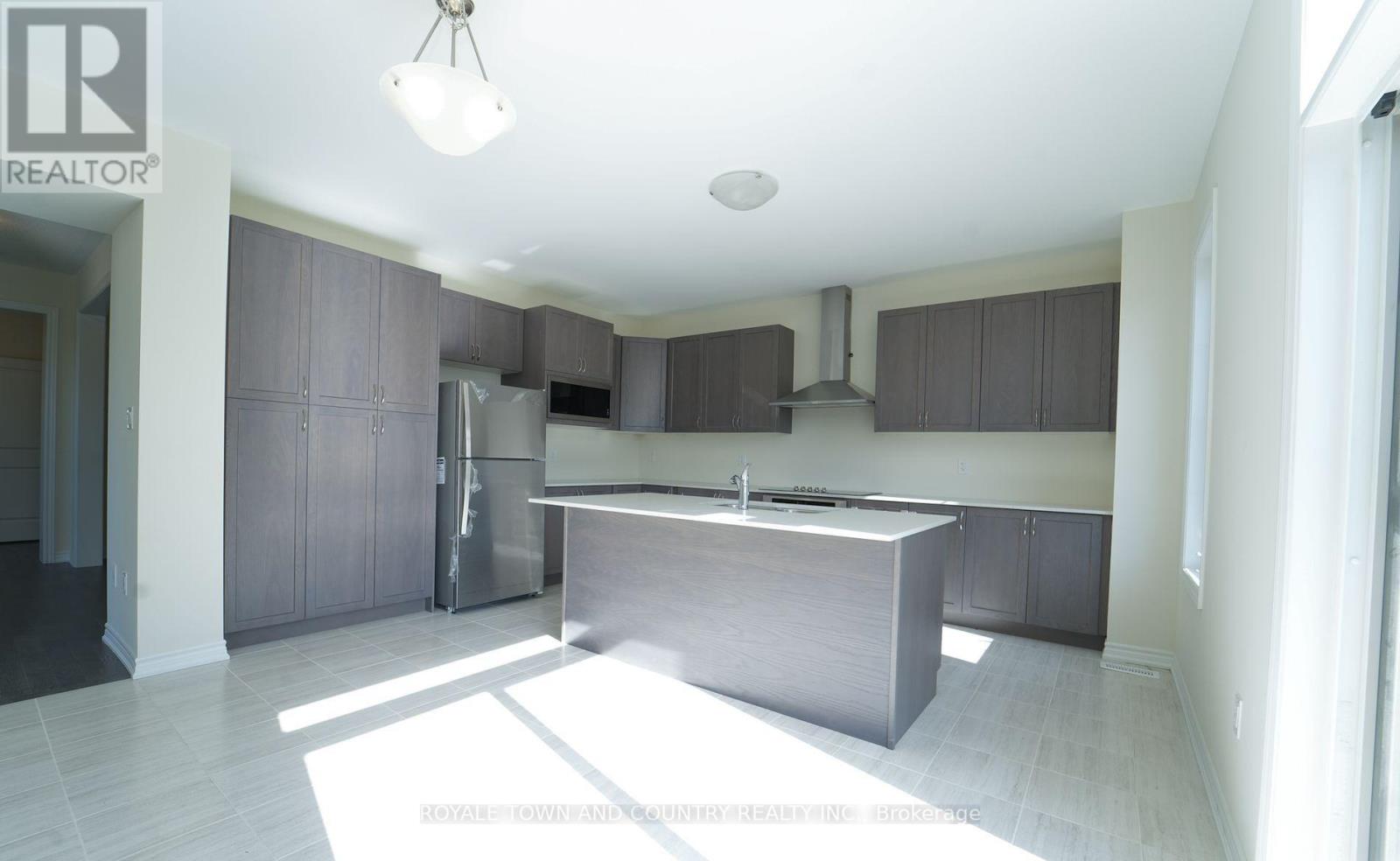 29 Hennessey Crescent, Kawartha Lakes (Lindsay), Ontario  K9V 0P3 - Photo 15 - X12231797