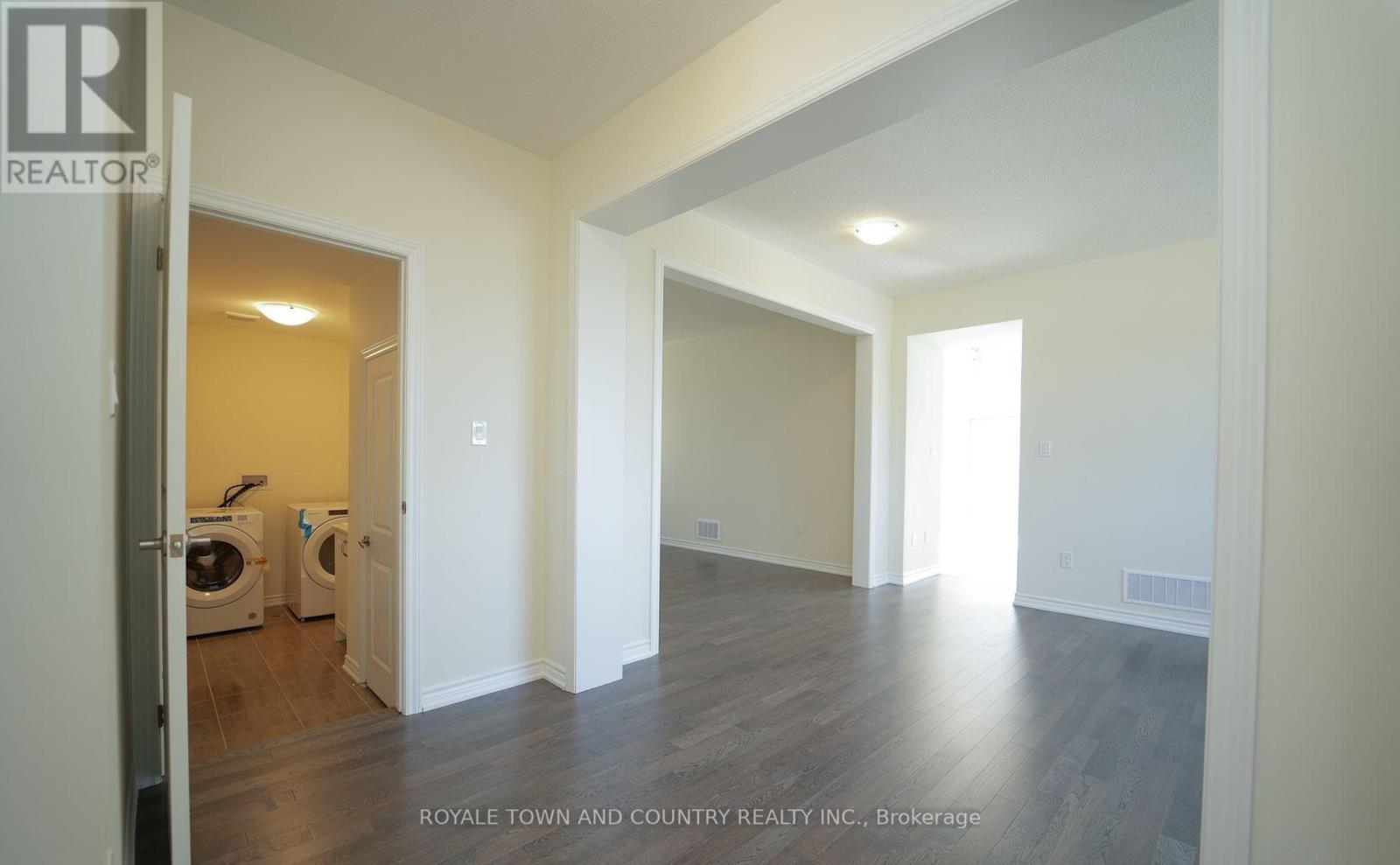 29 Hennessey Crescent, Kawartha Lakes (Lindsay), Ontario  K9V 0P3 - Photo 18 - X12231797
