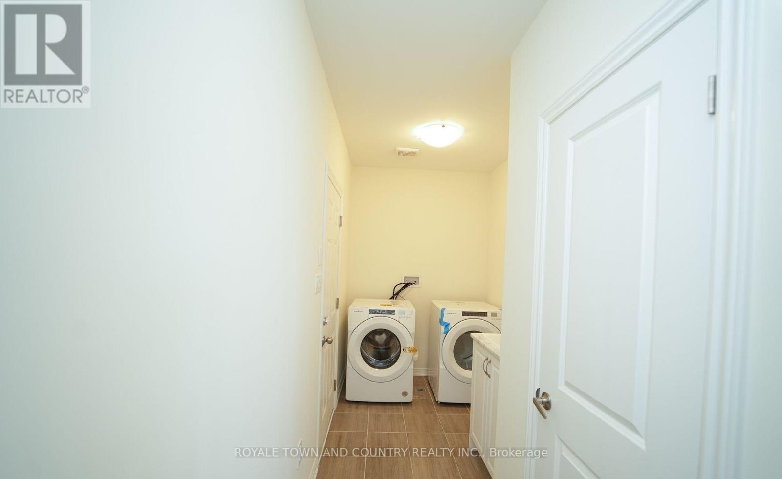 29 Hennessey Crescent, Kawartha Lakes (Lindsay), Ontario  K9V 0P3 - Photo 19 - X12231797