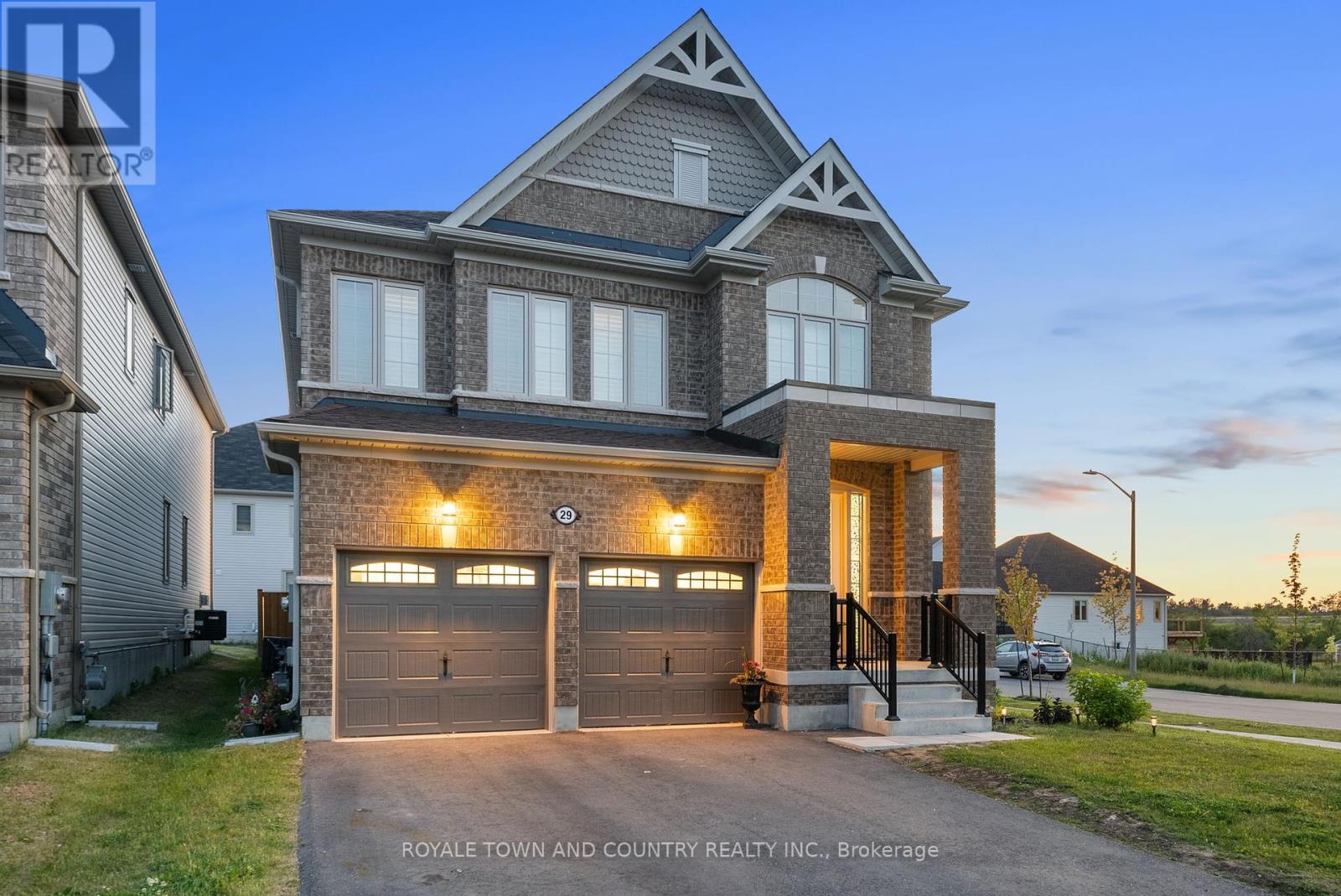 29 Hennessey Crescent, Kawartha Lakes (Lindsay), Ontario  K9V 0P3 - Photo 3 - X12231797