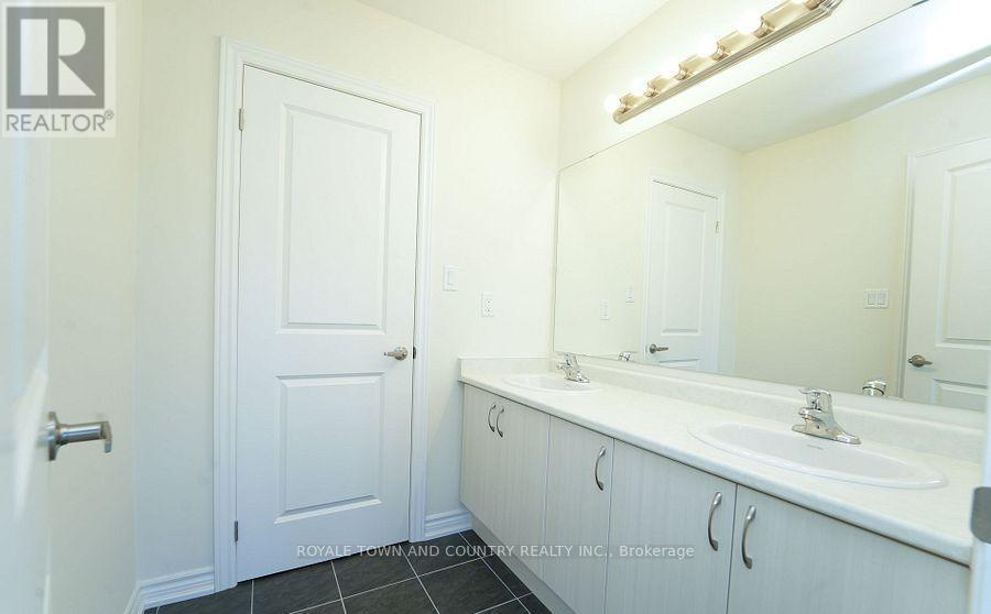 29 Hennessey Crescent, Kawartha Lakes (Lindsay), Ontario  K9V 0P3 - Photo 33 - X12231797