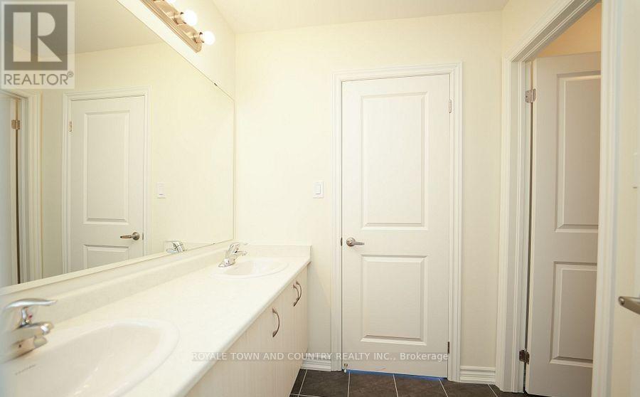29 Hennessey Crescent, Kawartha Lakes (Lindsay), Ontario  K9V 0P3 - Photo 34 - X12231797