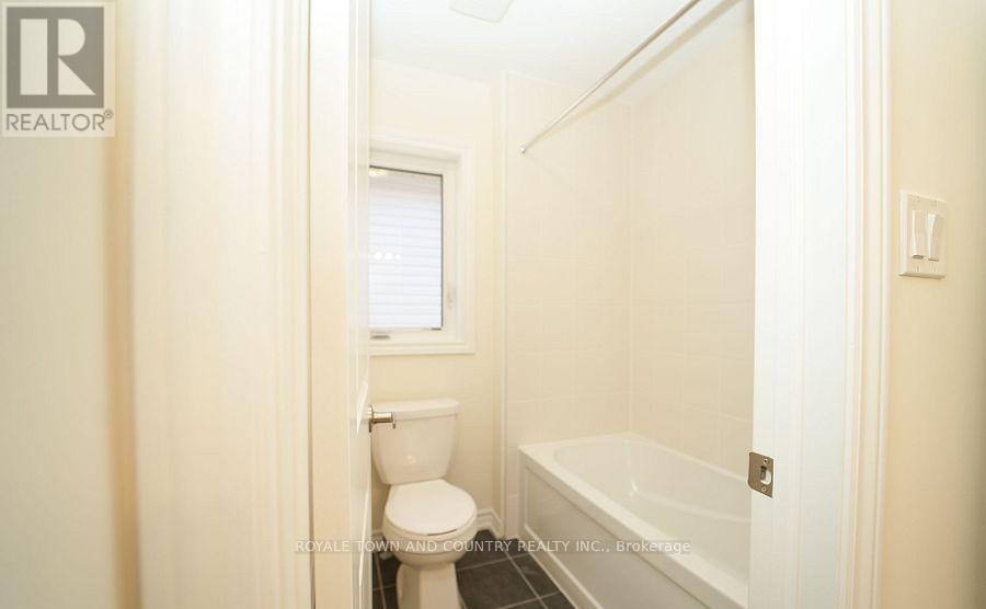 29 Hennessey Crescent, Kawartha Lakes (Lindsay), Ontario  K9V 0P3 - Photo 35 - X12231797