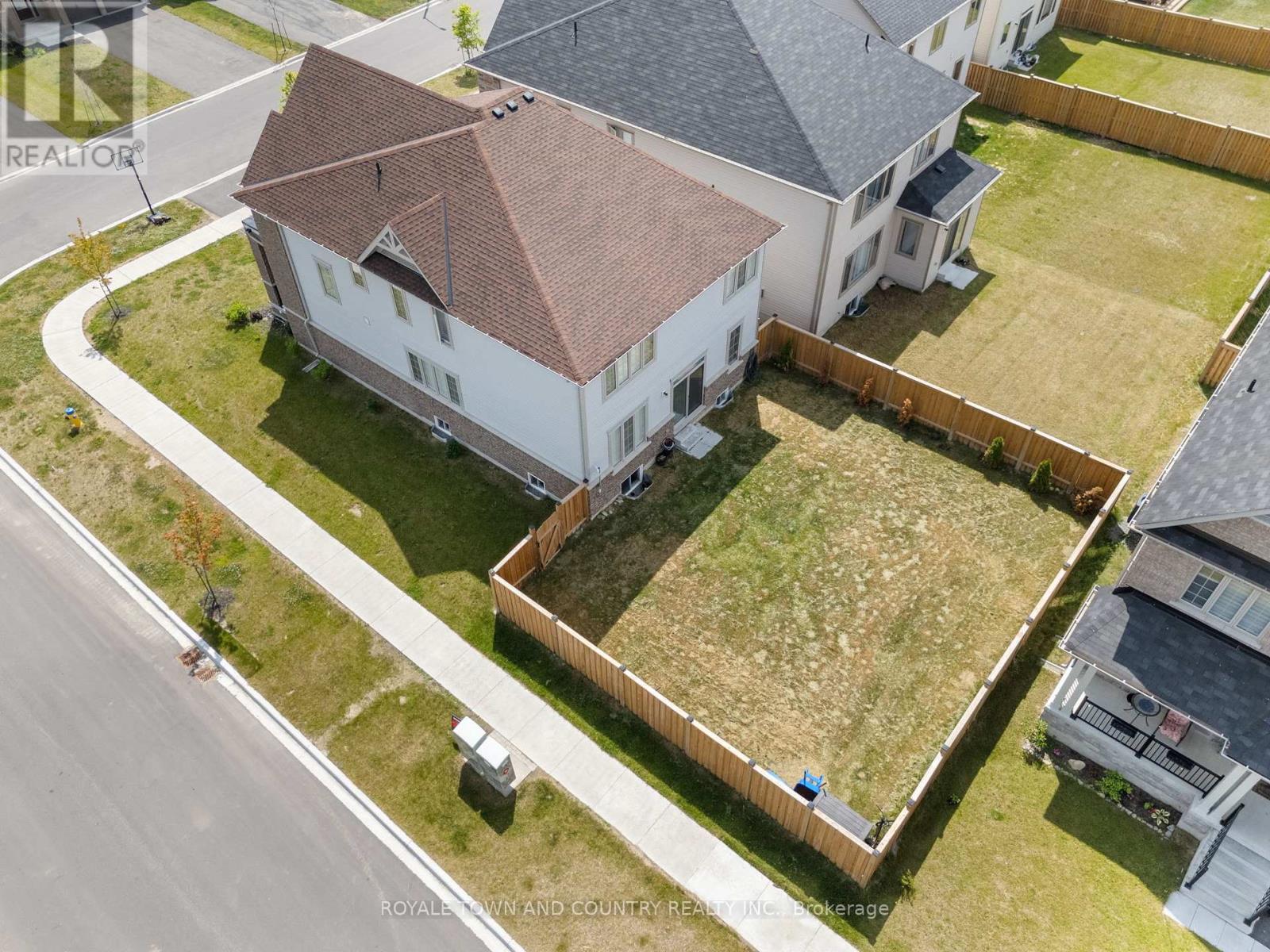 29 Hennessey Crescent, Kawartha Lakes (Lindsay), Ontario  K9V 0P3 - Photo 40 - X12231797