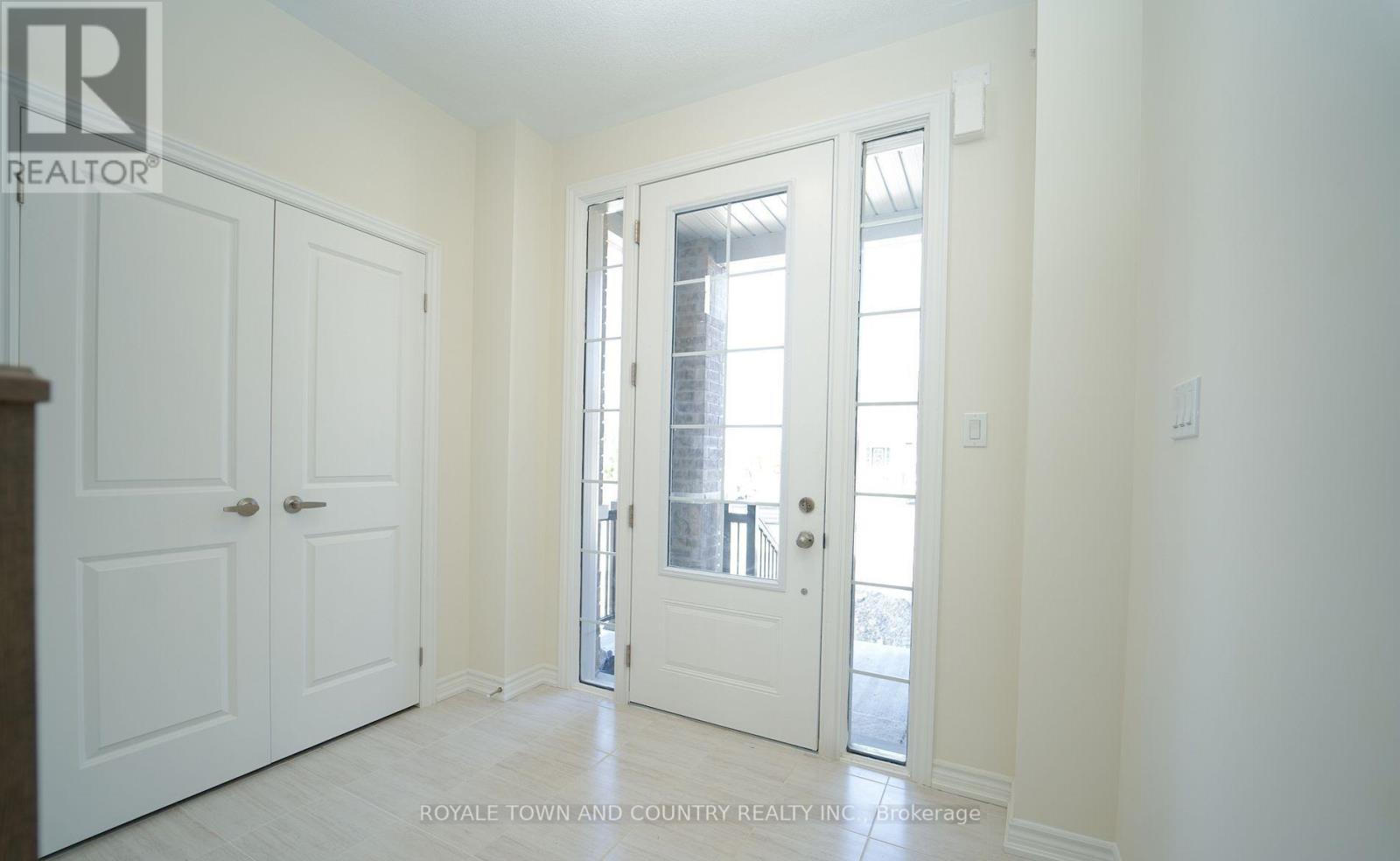 29 Hennessey Crescent, Kawartha Lakes (Lindsay), Ontario  K9V 0P3 - Photo 6 - X12231797