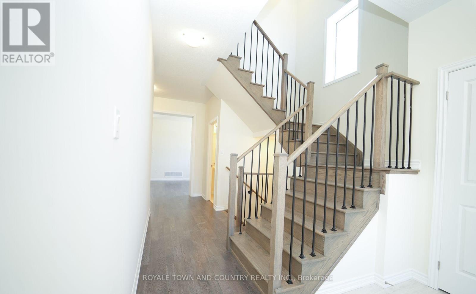 29 Hennessey Crescent, Kawartha Lakes (Lindsay), Ontario  K9V 0P3 - Photo 7 - X12231797