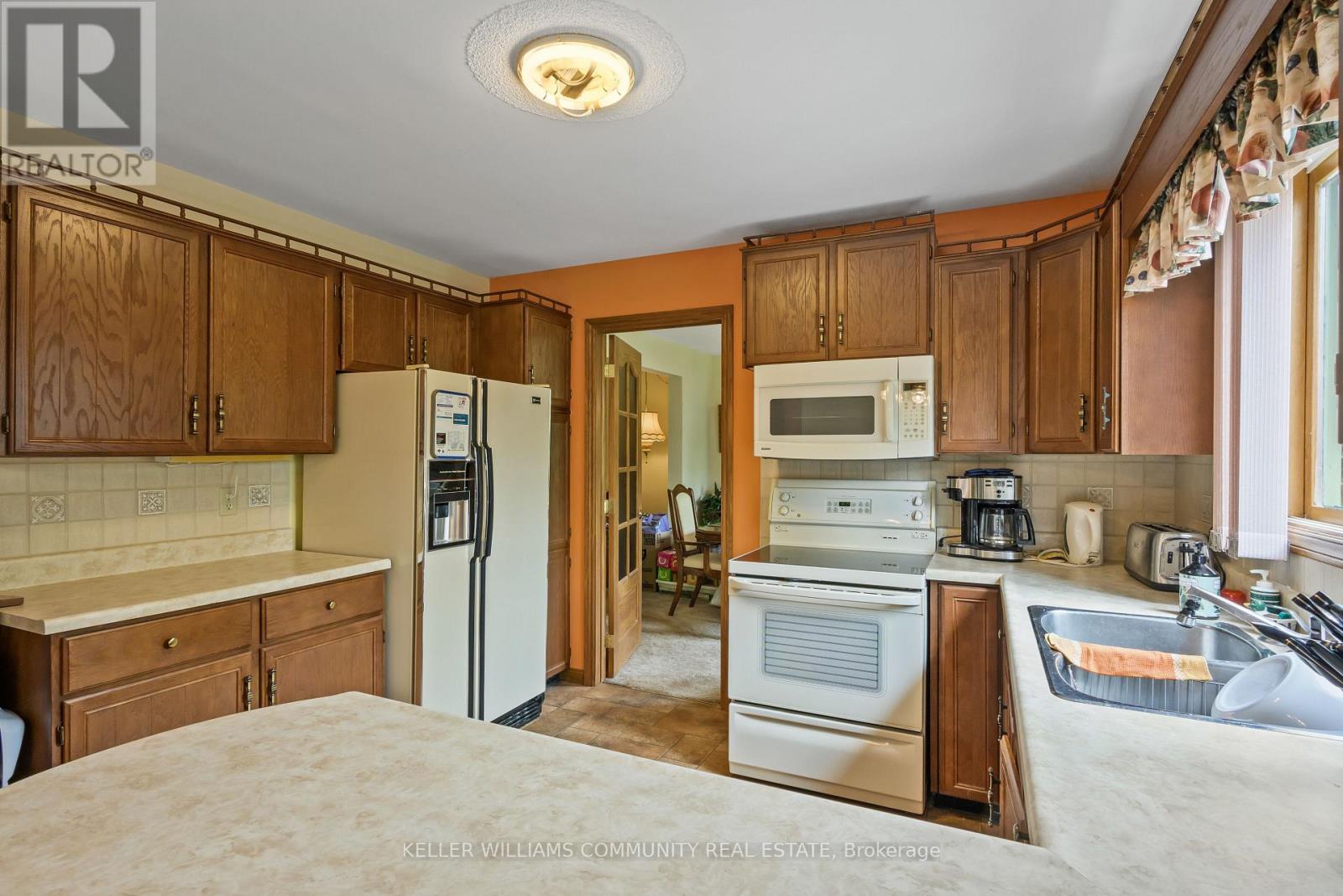 1320 Albertus Avenue, Peterborough Central (Old West End), Ontario  K9J 7S3 - Photo 13 - X12231878