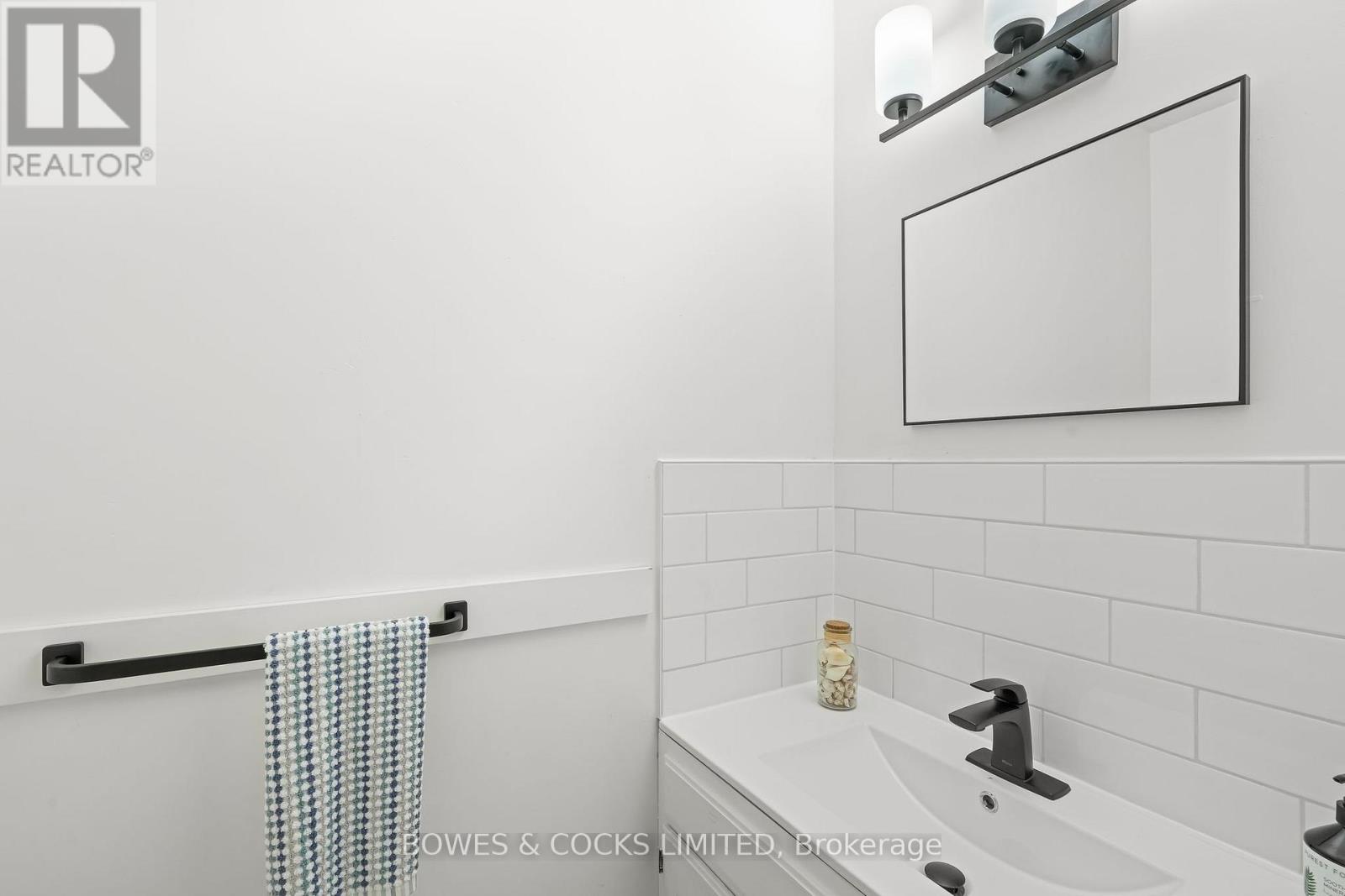 22 Montague Court, Peterborough West (Central), Ontario  K9J 7S1 - Photo 16 - X12232083