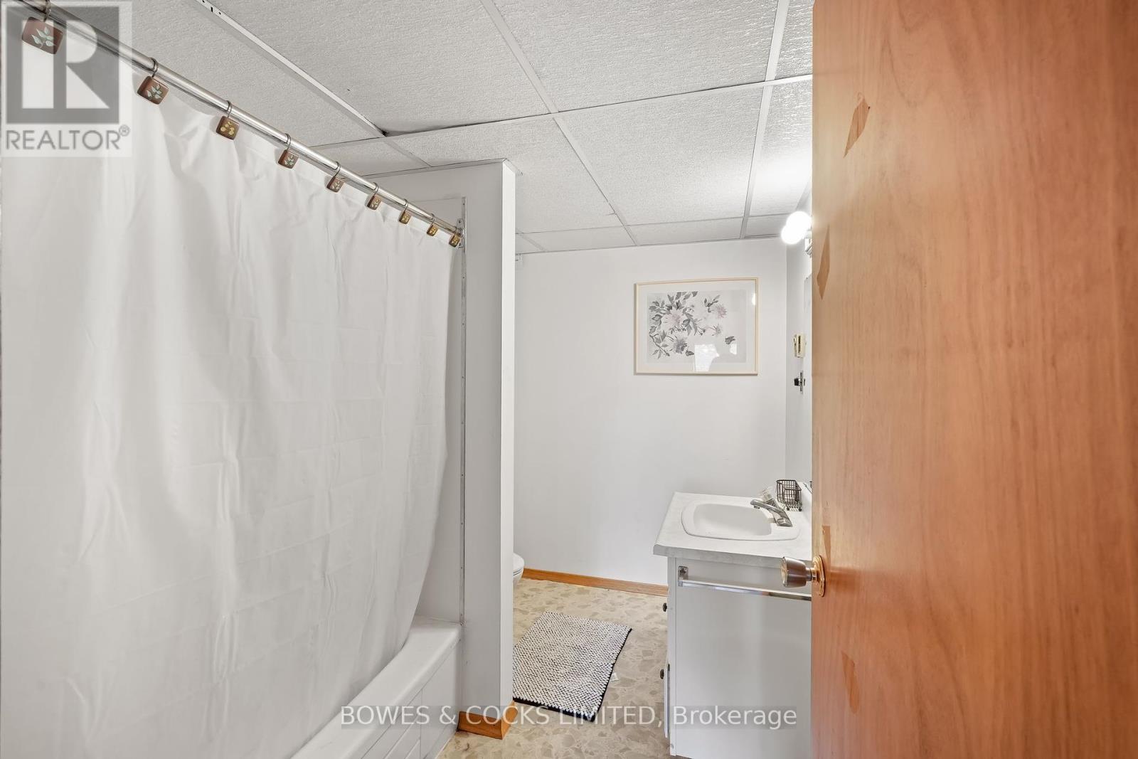 22 Montague Court, Peterborough West (Central), Ontario  K9J 7S1 - Photo 30 - X12232083