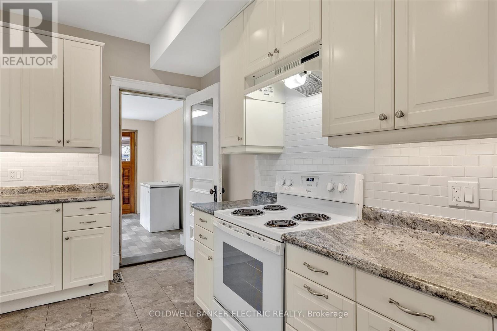202 Braidwood Avenue, Peterborough South (West), Ontario  K9J 1V1 - Photo 14 - X12232129