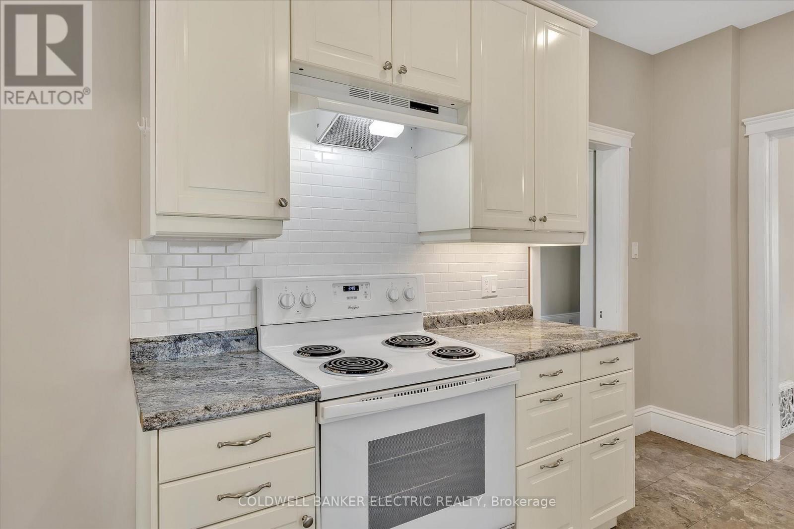 202 Braidwood Avenue, Peterborough South (West), Ontario  K9J 1V1 - Photo 15 - X12232129