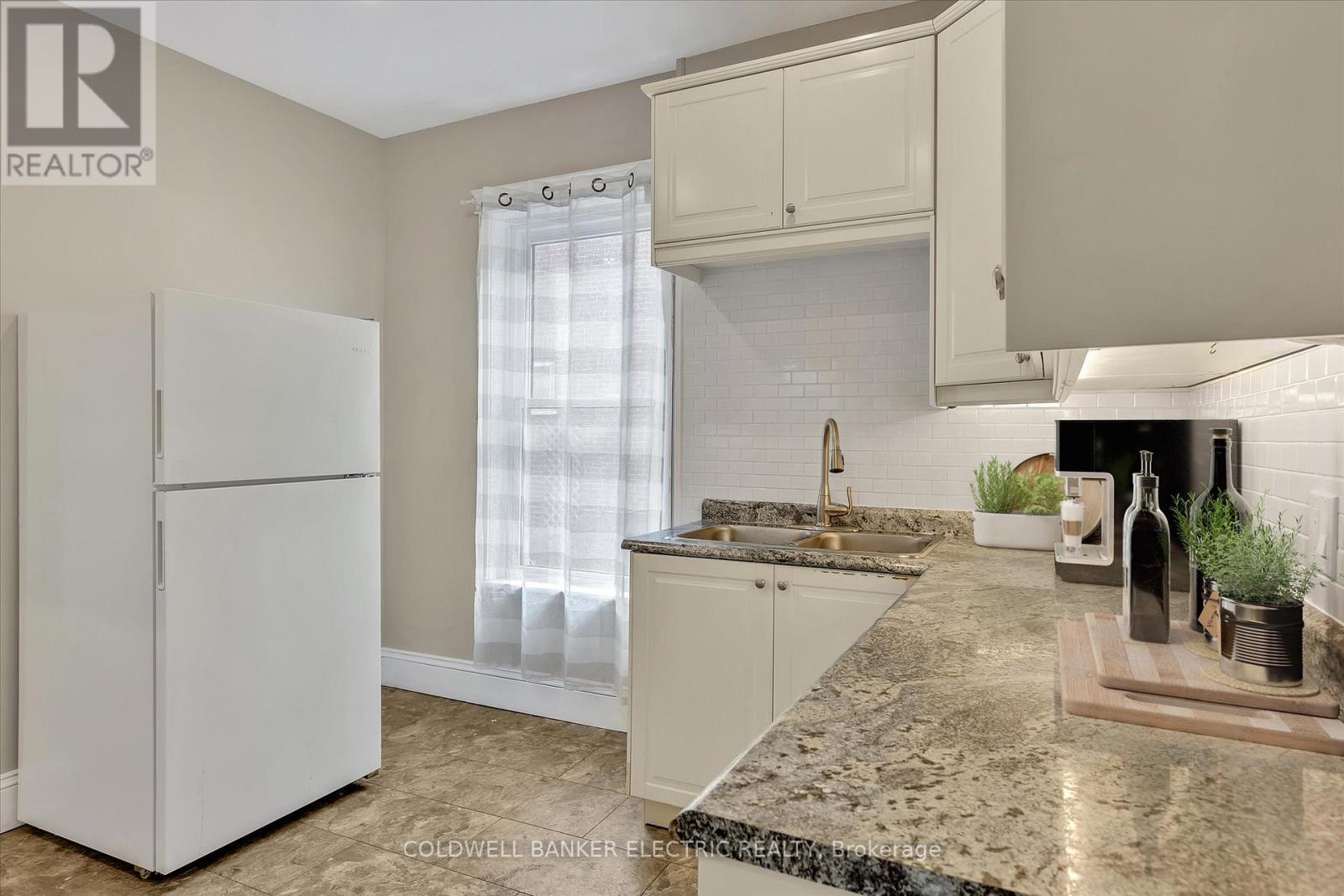 202 Braidwood Avenue, Peterborough South (West), Ontario  K9J 1V1 - Photo 17 - X12232129
