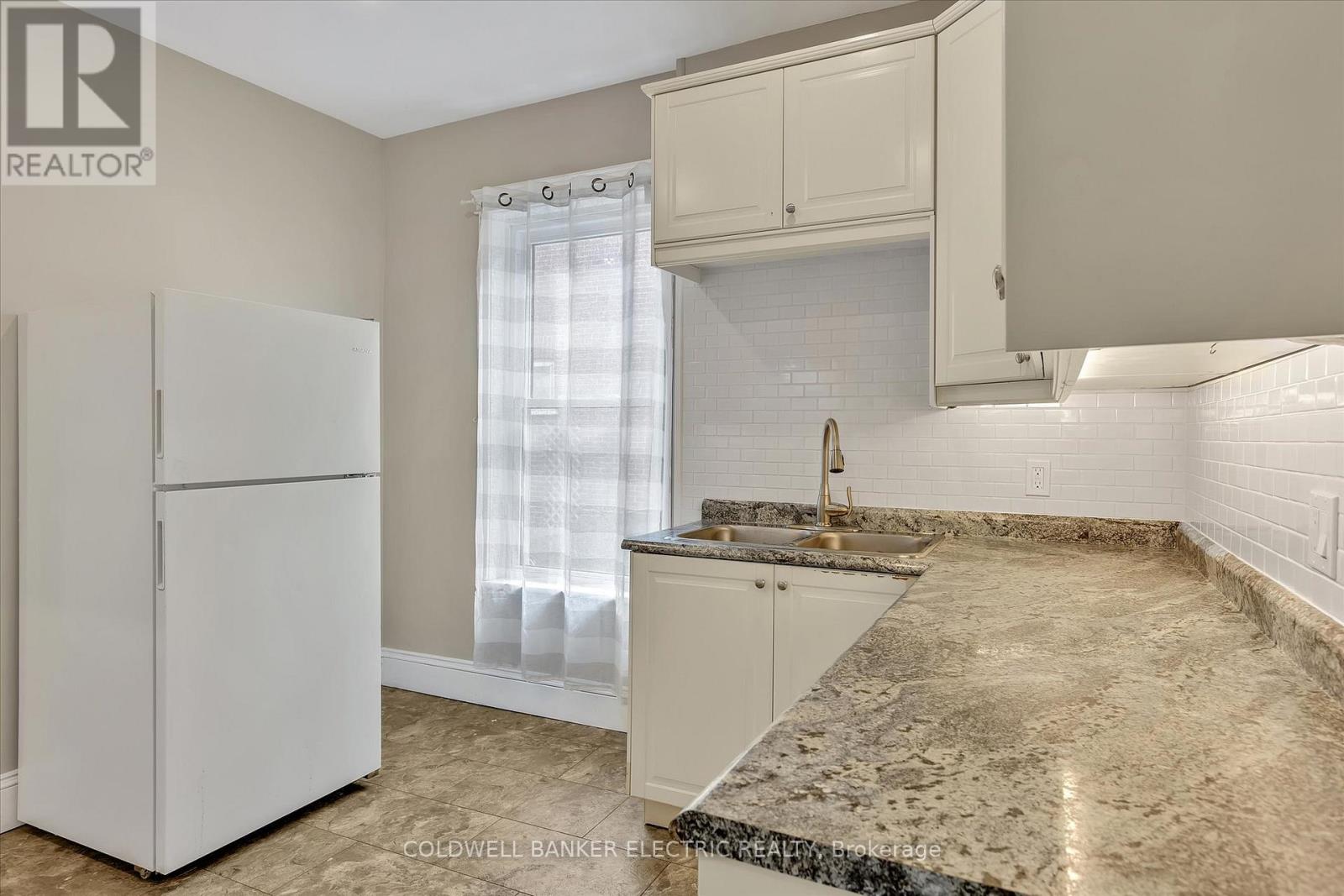 202 Braidwood Avenue, Peterborough South (West), Ontario  K9J 1V1 - Photo 18 - X12232129