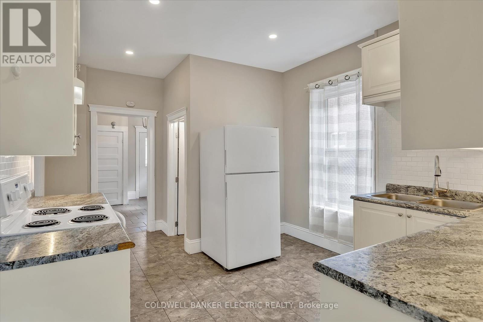 202 Braidwood Avenue, Peterborough South (West), Ontario  K9J 1V1 - Photo 19 - X12232129