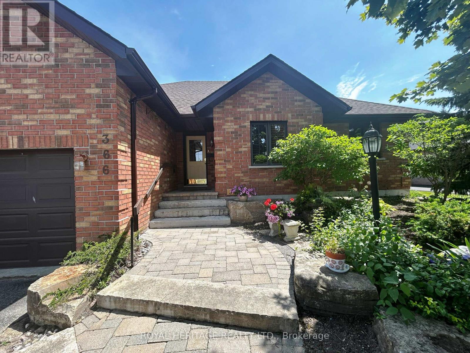 366 William Street N, Kawartha Lakes (Lindsay), Ontario  K9V 5V4 - Photo 2 - X12232266