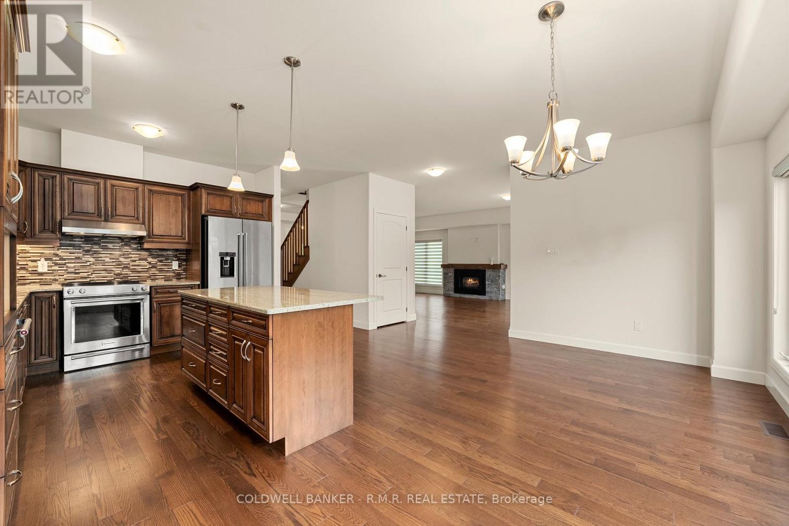 60 Alcorn Drive, Kawartha Lakes (Lindsay), Ontario  K9V 0M7 - Photo 7 - X12232603