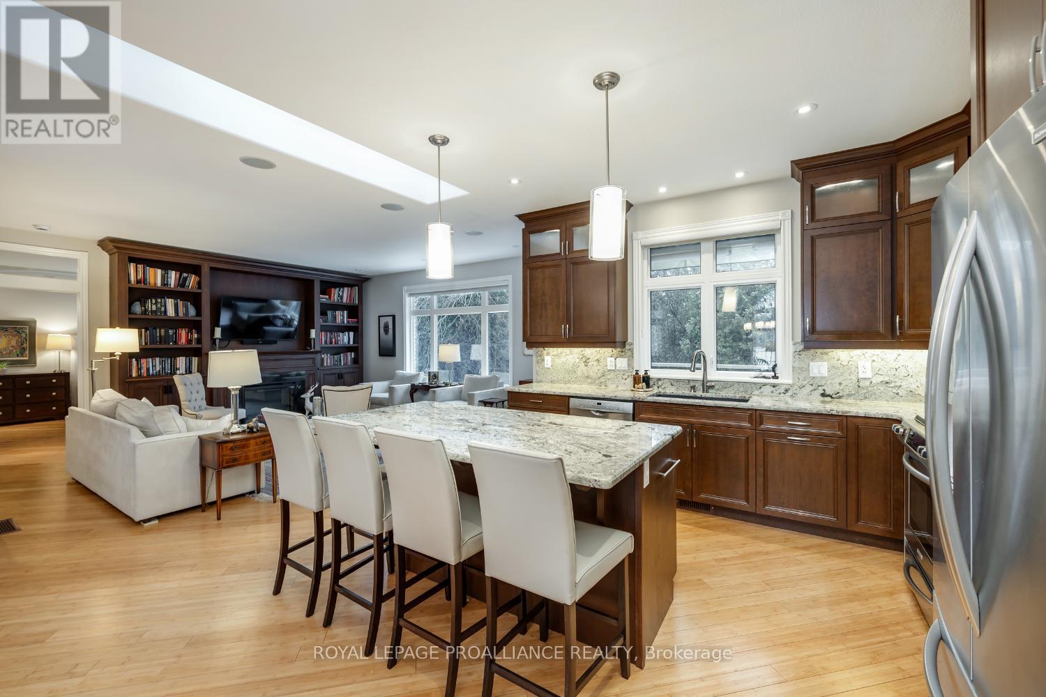 6 - 1020 Parkhill Road W, Peterborough West (North), Ontario  K9K 0E1 - Photo 1 - X12232436