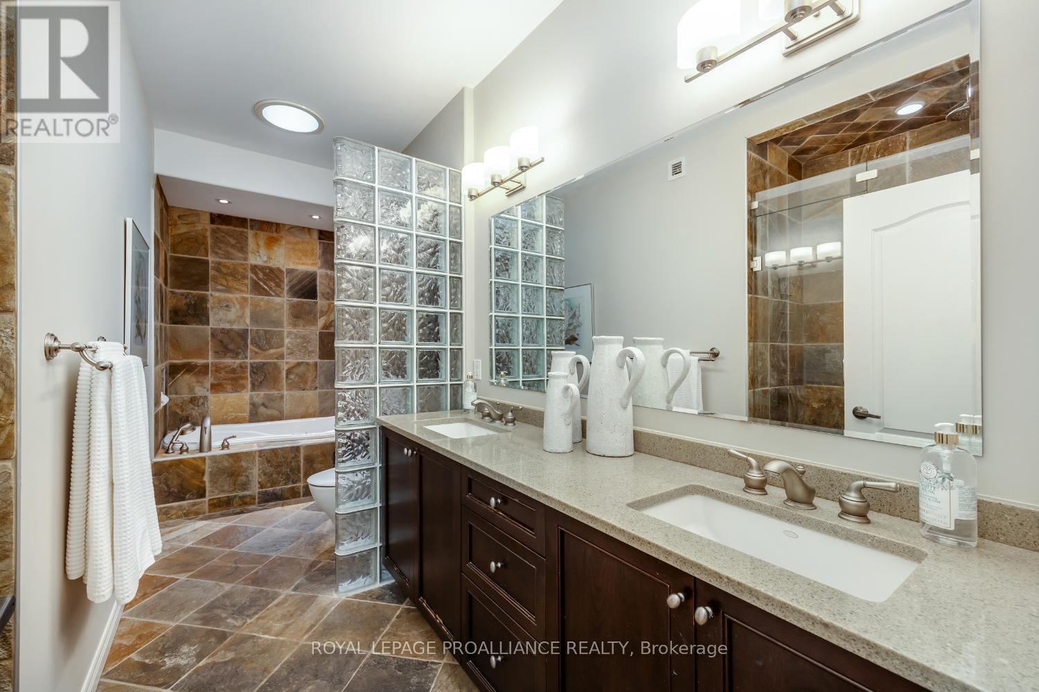 6 - 1020 Parkhill Road W, Peterborough West (North), Ontario  K9K 0E1 - Photo 22 - X12232436
