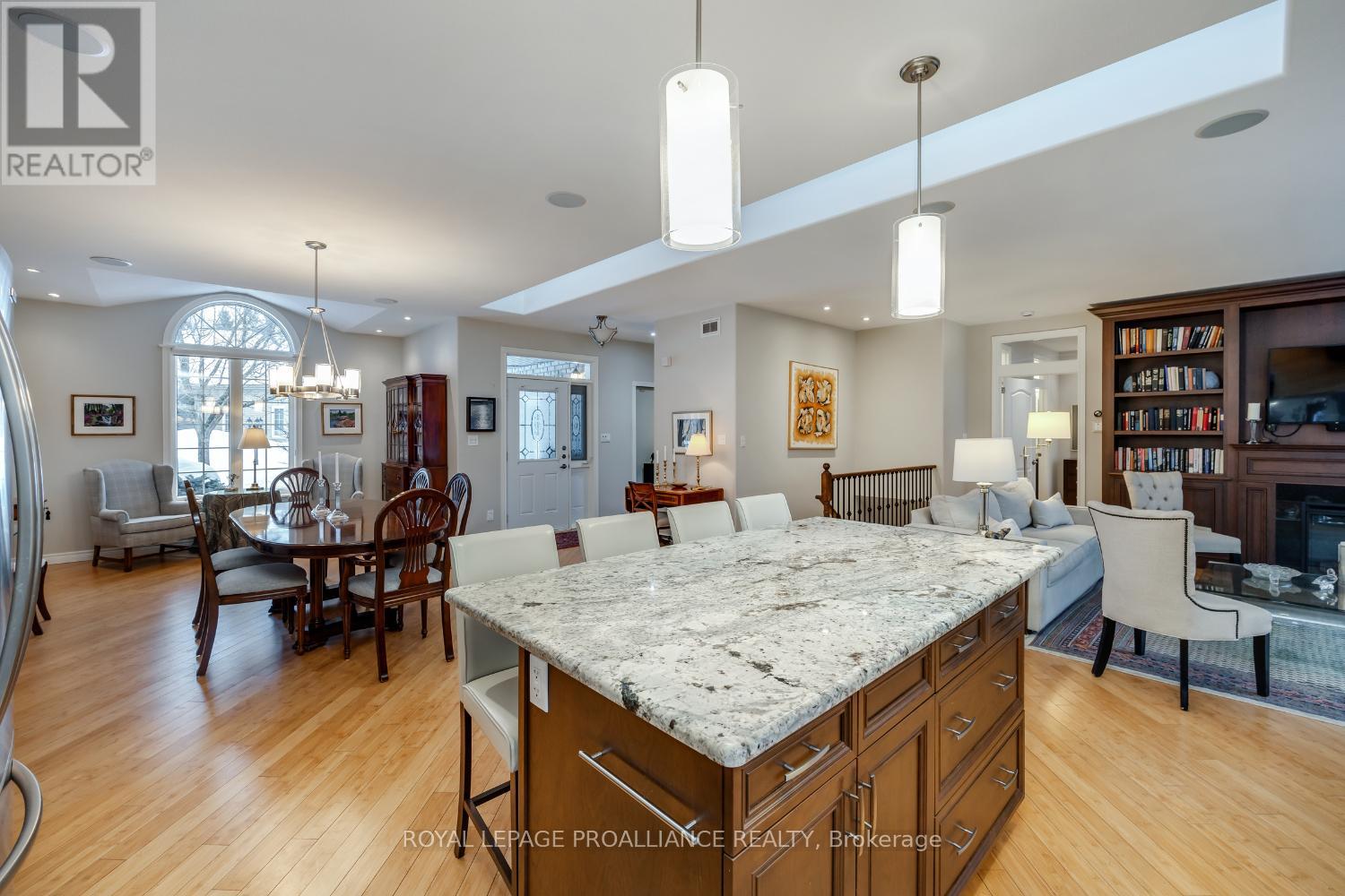 6 - 1020 Parkhill Road W, Peterborough West (North), Ontario  K9K 0E1 - Photo 8 - X12232436
