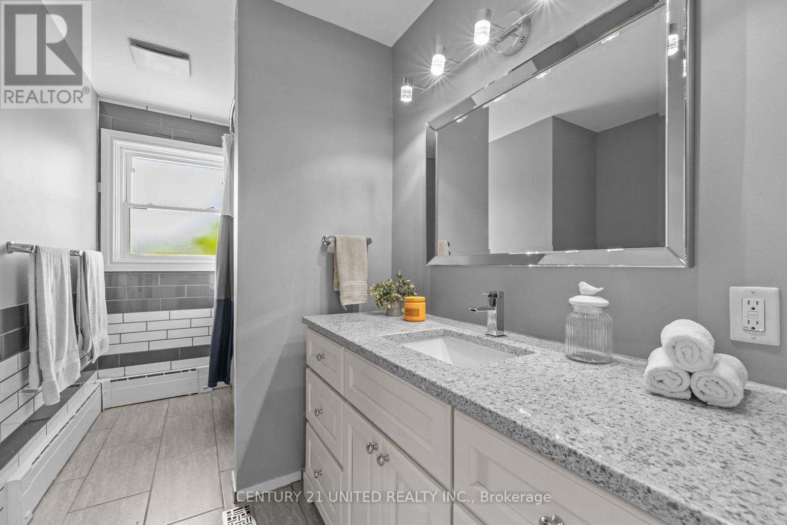 1056 Glebemount Crescent, Peterborough North (Central), Ontario  K9H 6M3 - Photo 13 - X12232902