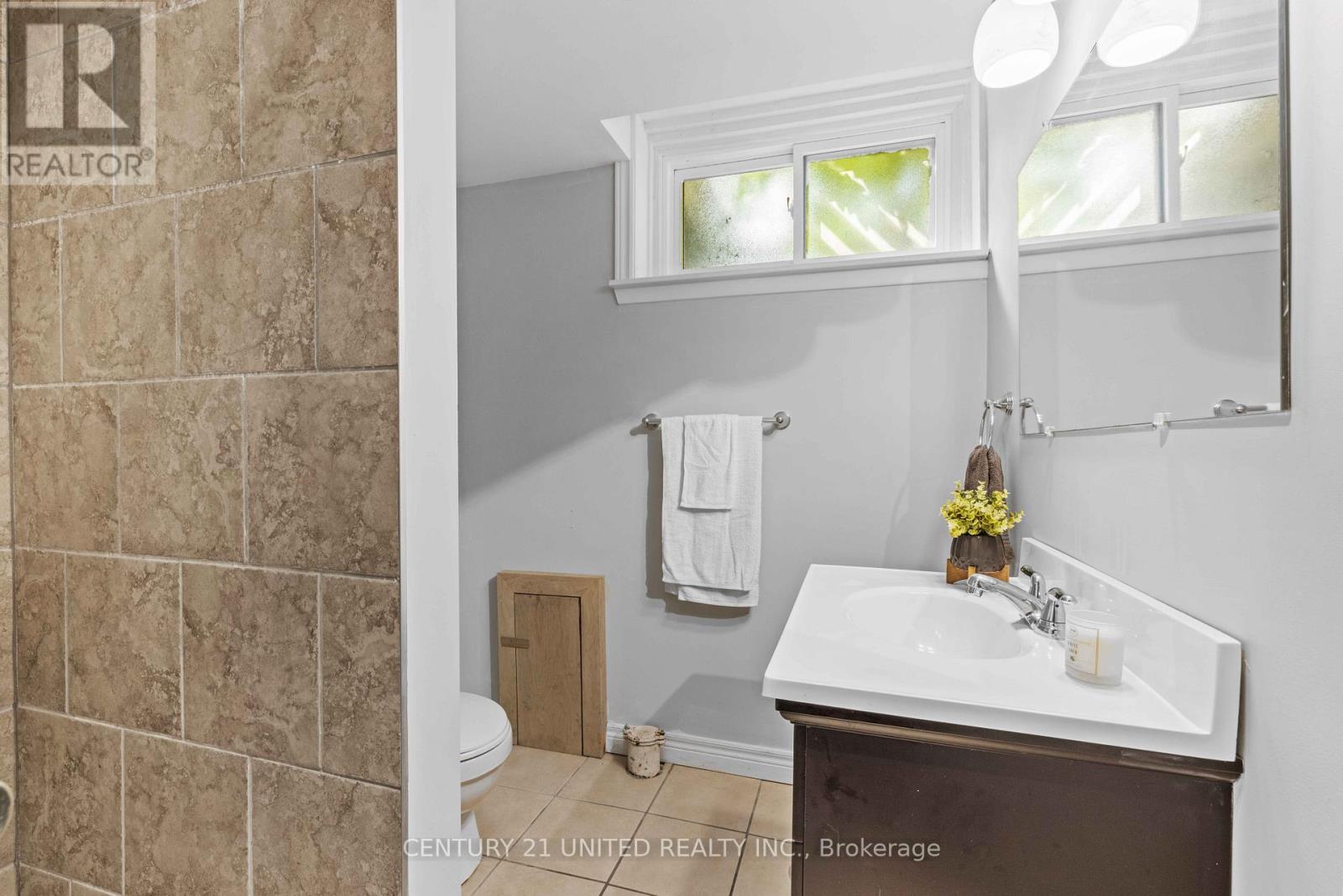 1056 Glebemount Crescent, Peterborough North (Central), Ontario  K9H 6M3 - Photo 23 - X12232902