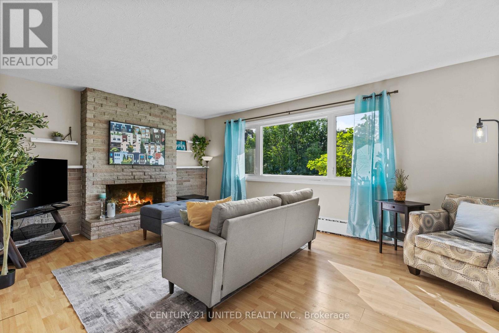 1056 Glebemount Crescent, Peterborough North (Central), Ontario  K9H 6M3 - Photo 6 - X12232902