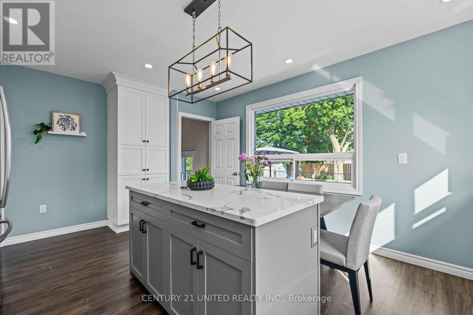1056 Glebemount Crescent, Peterborough North (Central), Ontario  K9H 6M3 - Photo 8 - X12232902