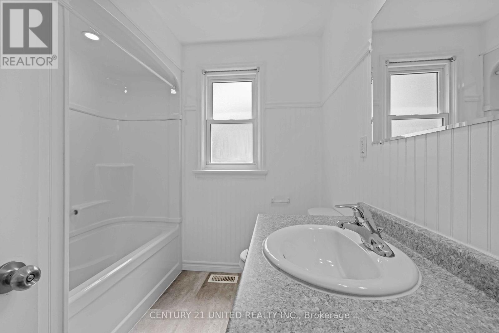 185 Dumble Avenue, Peterborough North (South), Ontario  K9H 5B3 - Photo 13 - X12232994