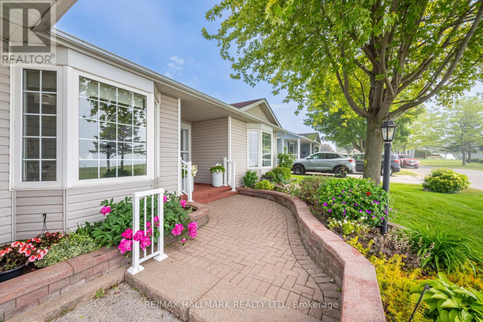 22 Birch Tree Lane, Clarington (Bowmanville), Ontario  L1B 1P2 - Photo 2 - E12232758
