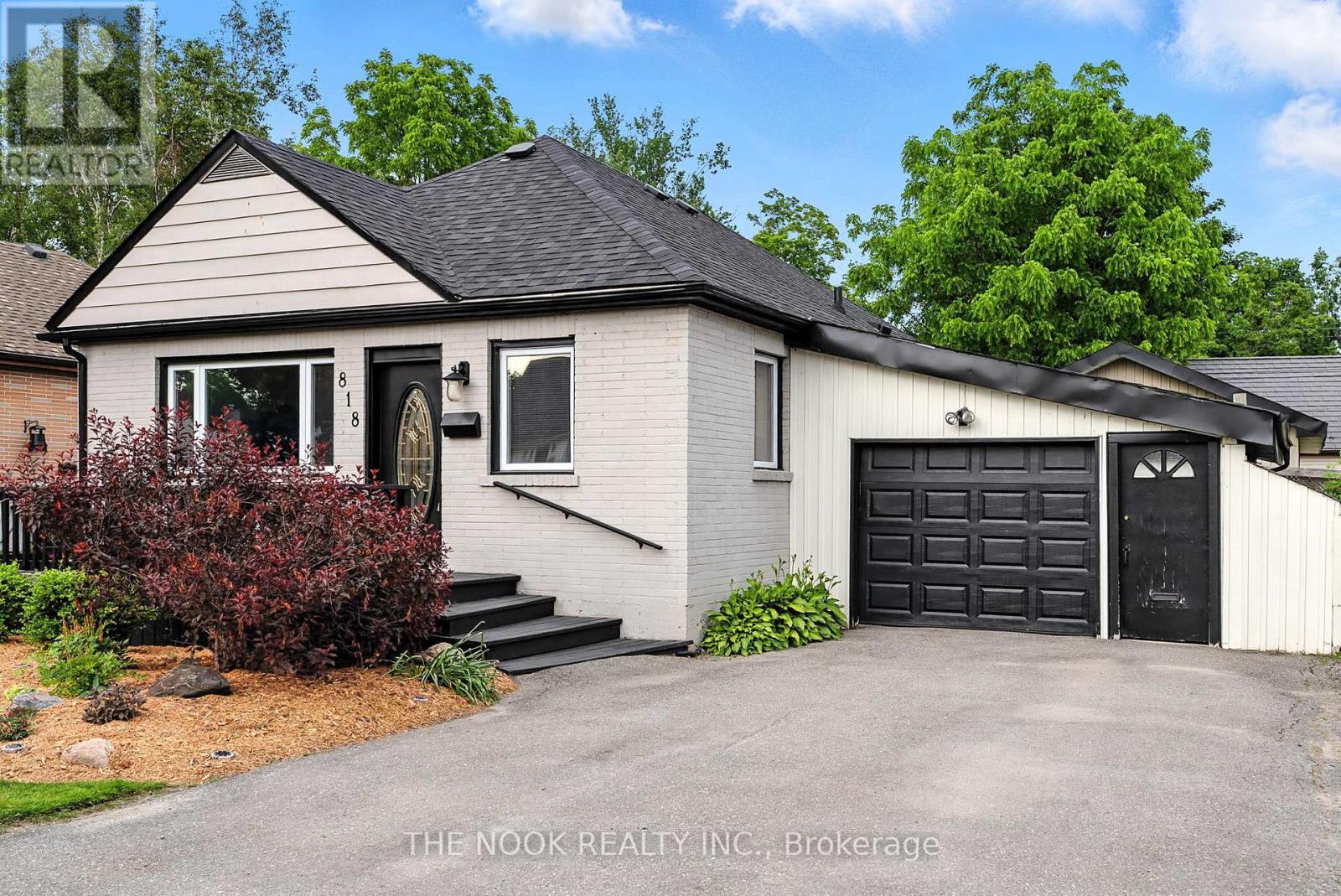 818 Nicholls Street, Peterborough North (South), Ontario  K9H 5T8 - Photo 1 - X12233133